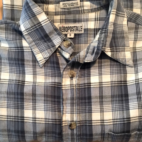 AEROPOSTALE SHORT SLEEVE BUTTON DOWN - Picture 2 of 4